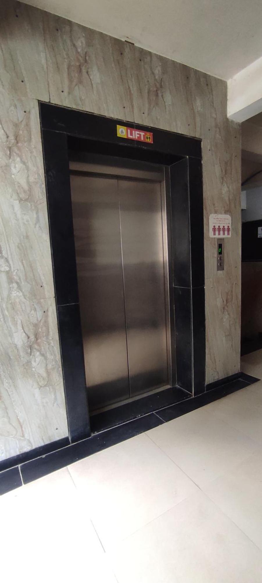 Hotel Earth Inn, Subhash Bridge, Rto Circle, Ahmedabad Exterior photo