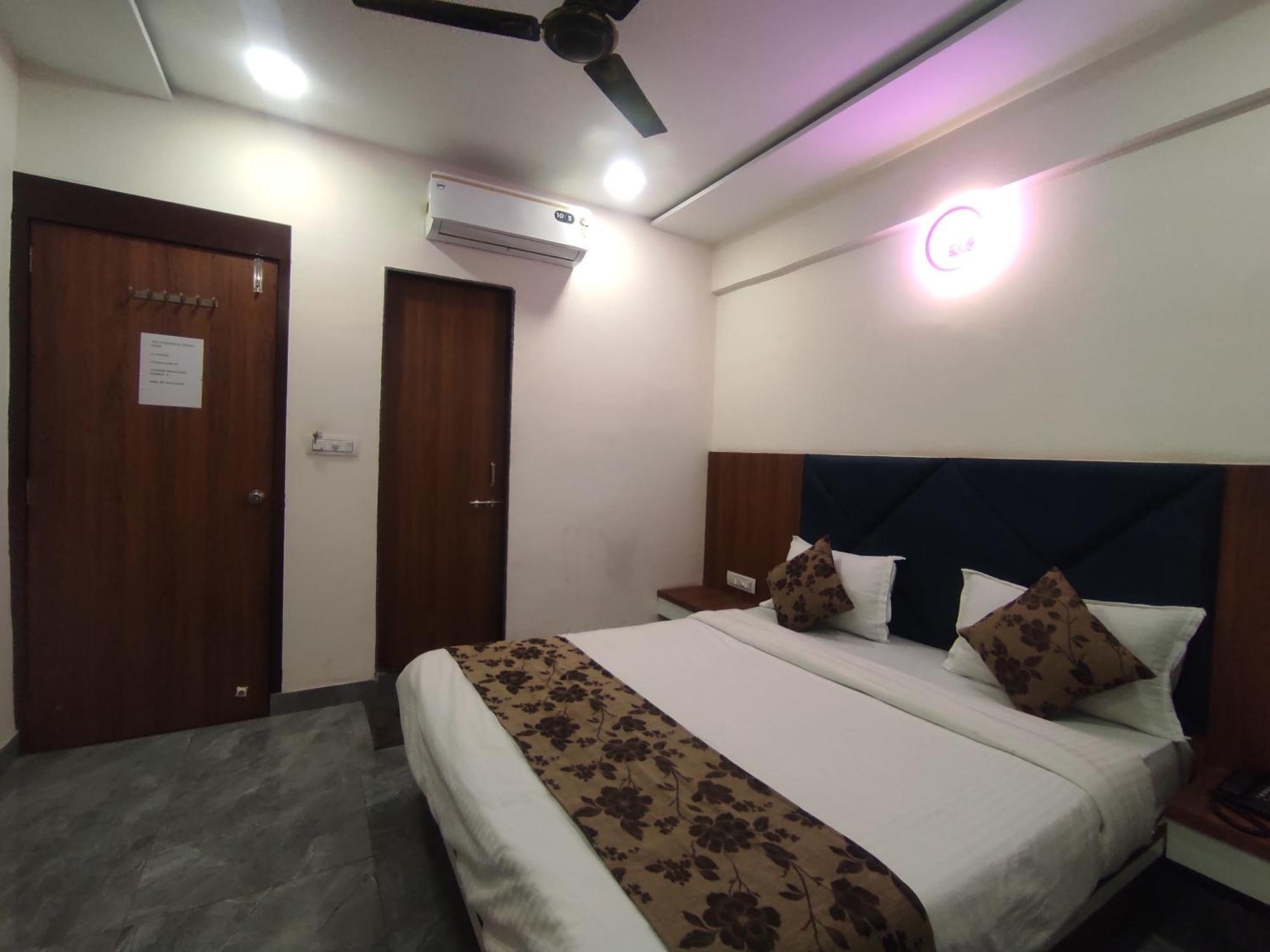 Hotel Earth Inn, Subhash Bridge, Rto Circle, Ahmedabad Exterior photo